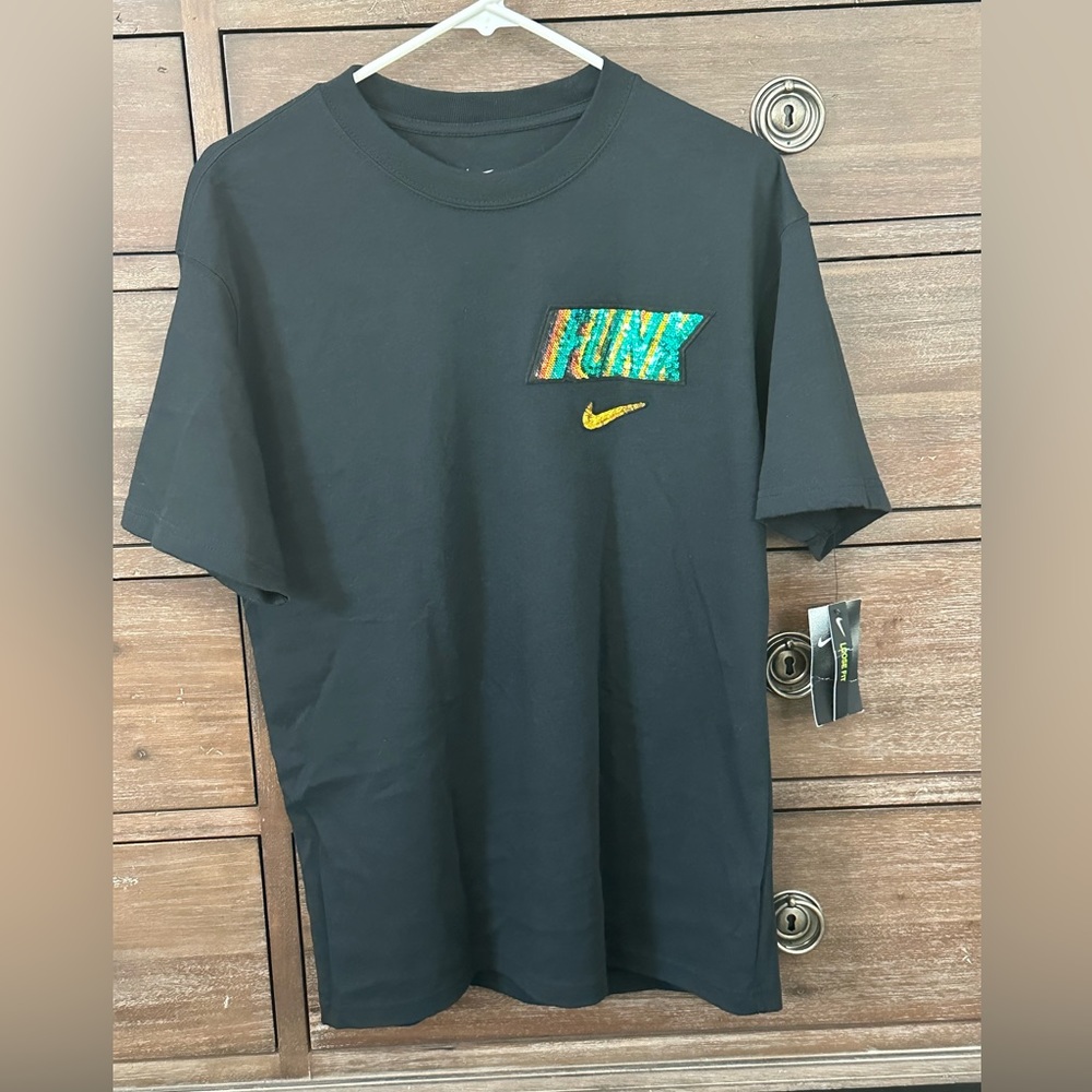 Nike Loose Fit Funk Special Edition T-Shirt size small